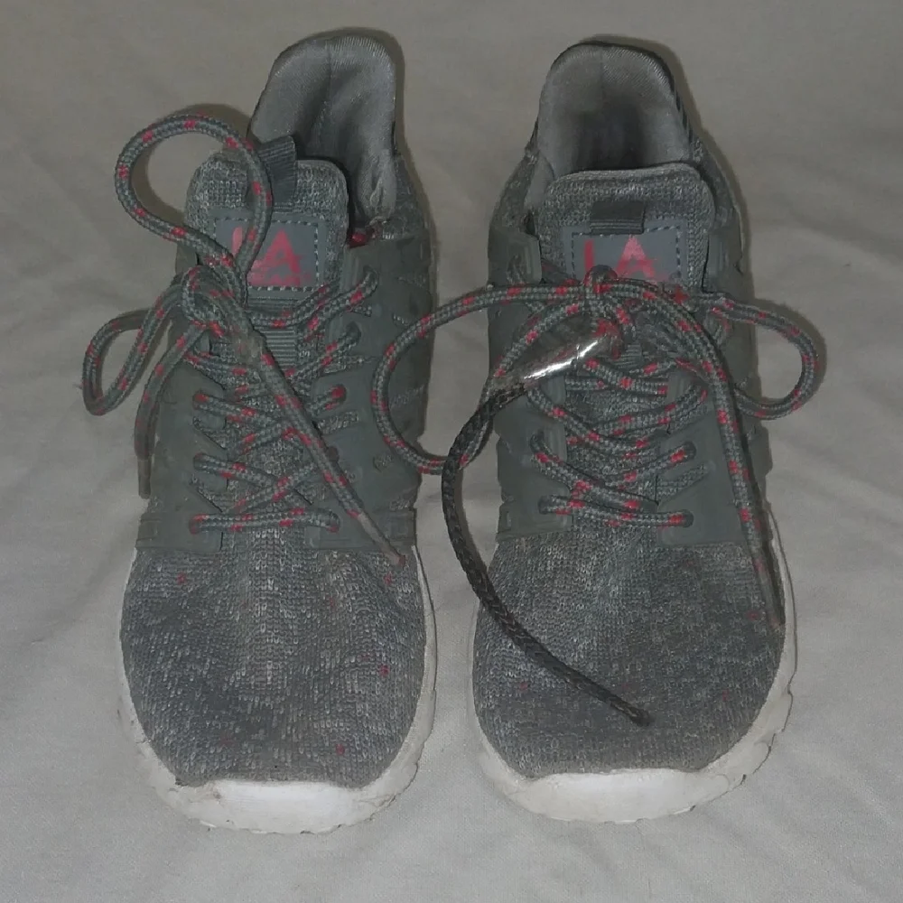 LA Gear Gray and Red Athletic Sneakers Boys 2